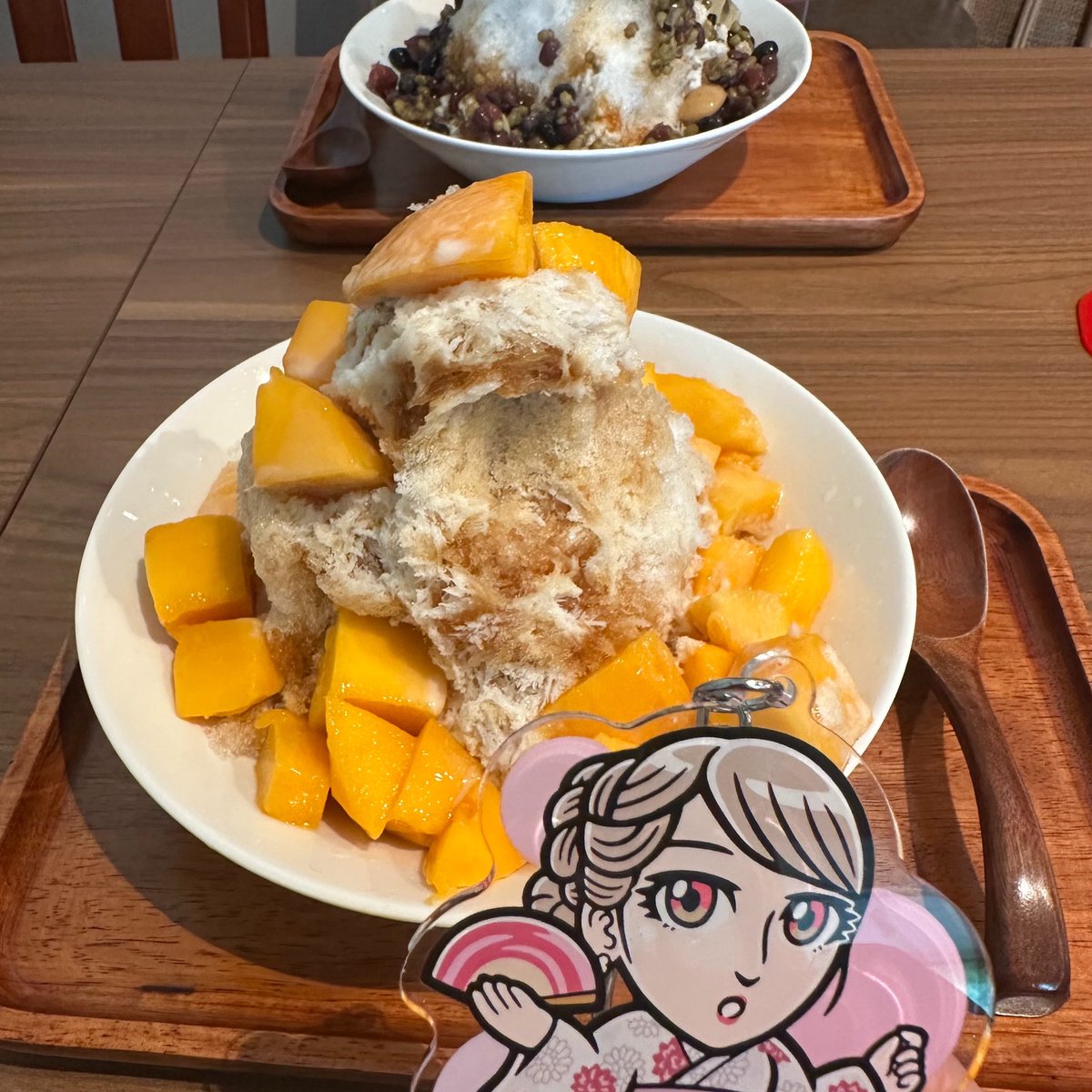 mgmlk6's tweet photo. お友達にワンマンのお土産渡したくてというかこの3か月のあれこれを話したくて会ったのにほぼ他の話して時間切れwいつも我々時間足りなさすぎる。（インスタのハイライト見てほしいって雑に終わったw）ABPの話もしたんだけど友達が
えっ、この子こんな可愛らしいのにメタル歌うの！とびっくりしてた🤩 https://t.co/MgAbuouXMO