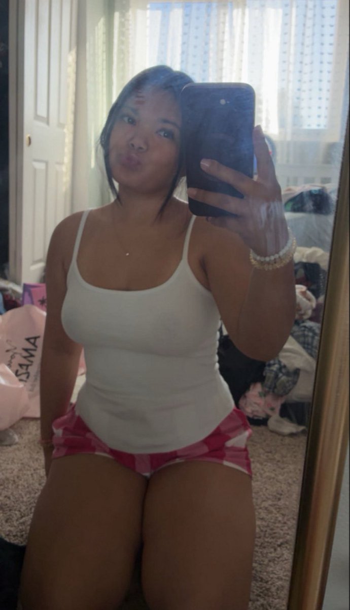 S1wyu's tweet photo. She’s just asking for dick 
#cumtribute https://t.co/kKkMGLfaj6