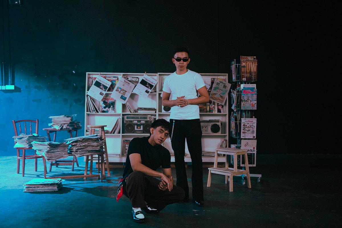 mybuzzofficial's tweet photo. Ismail Izzani tampil dengan One On One!
Single baharu yang membuktikan evolusi muziknya semakin matang menjelang album terbaharu. 🎤
👇
https://t.co/4Xb0il6o9B
#IsmailIzzani #OneOnOne #MusicMalaysia #LaguBaru #AlbumBaharu #BuzzingMalaysia #TrendingMY https://t.co/iswIfyRVsU