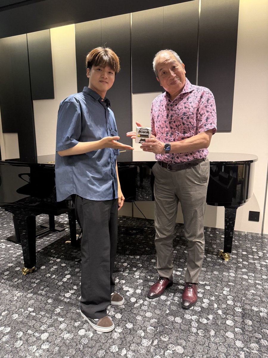 MinoruMukaiya's tweet photo. 今日のGS1のイベントの前にT-SQUAREのキーボードの長谷川さんにお会いしました。24歳！！！鉄道もお好きということで、嬉しい☺️ #Ｔスクエア #T_SQUARE https://t.co/GpSglGVRj8