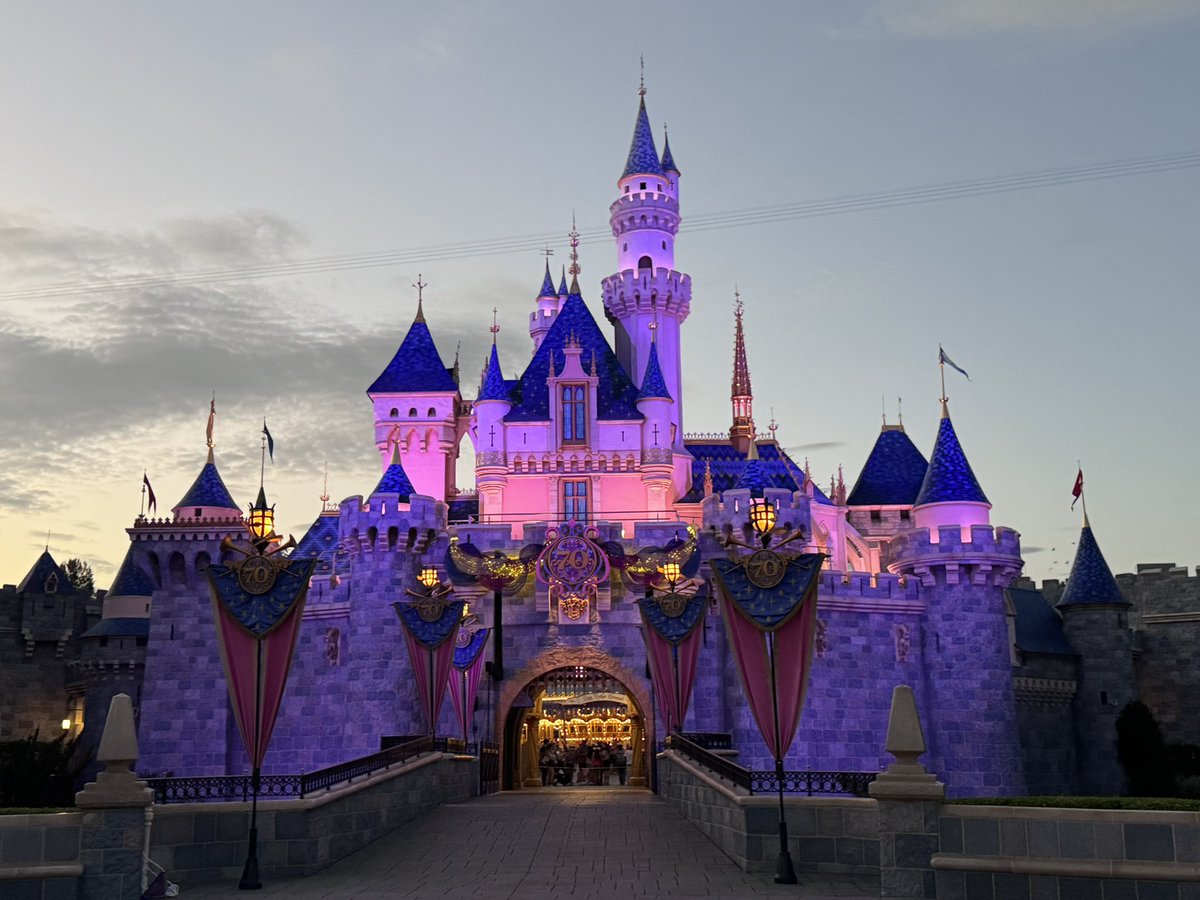 DisneyScoopGuy tweet picture