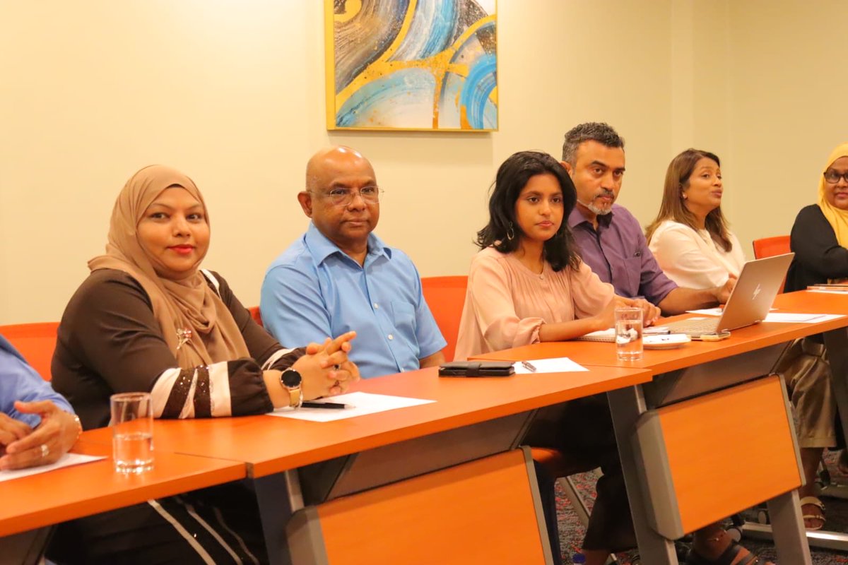 eemashafeeg's tweet photo. Recap from last night’s meeting with MDP President @abdulla_shahid and representatives/ members from @MDPWomensWing. We discussed the socio-economic challenges women face. The members urged the need to close pay gap, break job caps and education barriers.

#MDPWomensWing https://t.co/quWMMM9QdQ