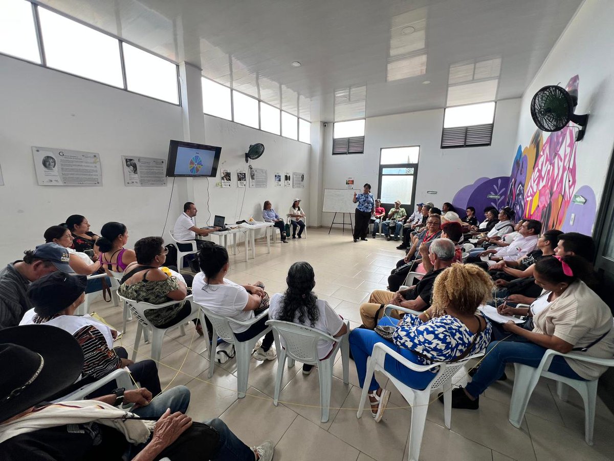 SecGobCundi's tweet photo. En el municipio de #ElColegio brindamos asistencia técnica a funcionarios encargados de la atención de casos de violencia intrafamiliar y realizamos taller de prevención de violencias en el contexto familiar.
👉Seguimos fortaleciendo la atención integral a los cundinamarqueses. https://t.co/E4zyqA91ar