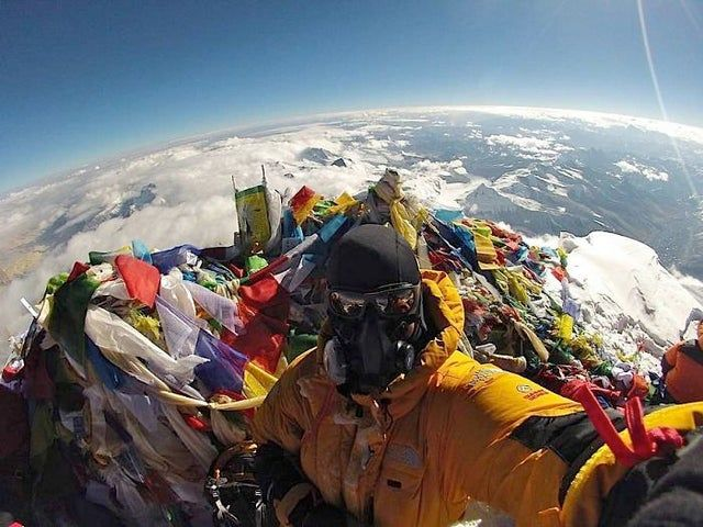 redaktorbs's tweet photo. Jakby ktoś chciał wiedzieć - tak wygląda szczyt Mt. Everest. https://t.co/SJXGqtI3CA