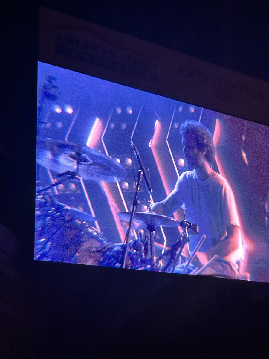 anne saw the strokes 7/17!! tweet media
