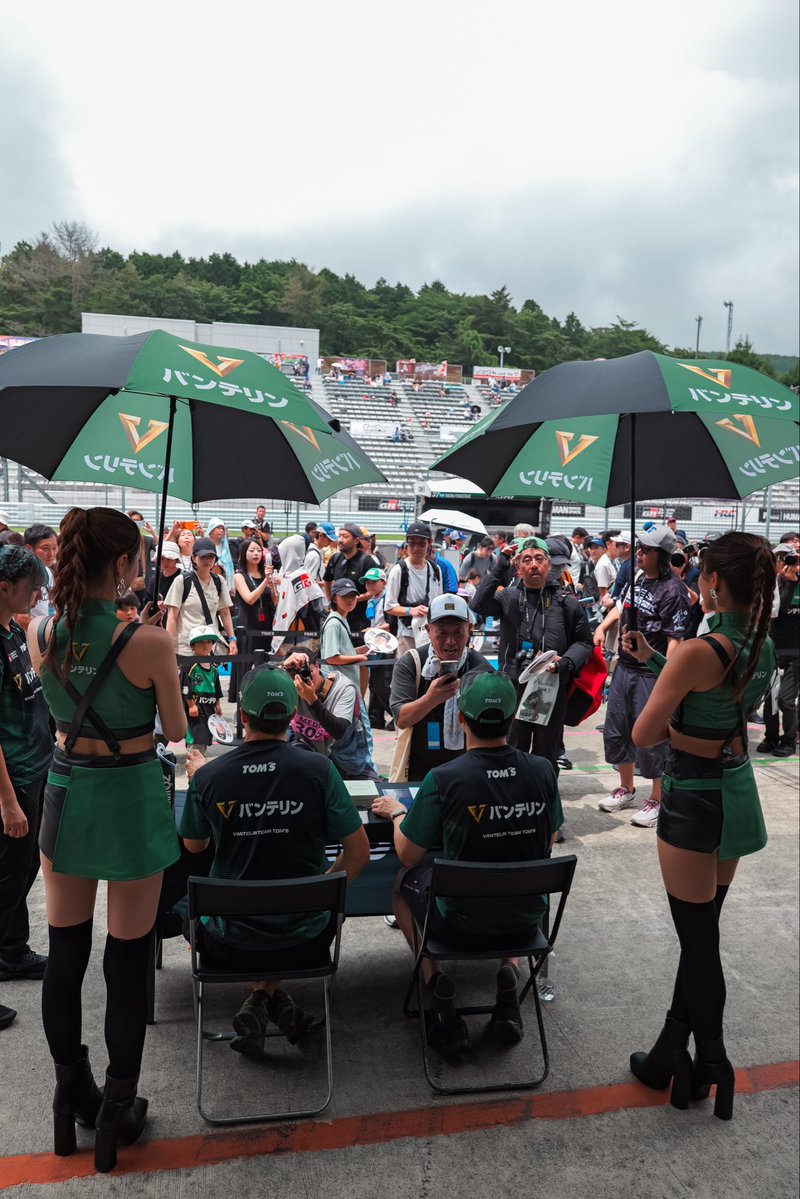 tomsracing's tweet photo. 本日のPITウォークも大盛況でした!
明日も限定応援グッズを配布しますので、トムスのピットでお待ちしております!
#SUPERFORMULA
Rd.3/6/7 #富士スピードウェイ
VANTELIN TEAM TOM’S
No.36 坪井 翔選手
No.37 サッシャ・フェネストラズ選手
#tomsracing
#SFomula
#vantelin
#gazooracing
#ccm_hk
#PONOS
#EDIFICE
#マツモトキヨシ
#広島トヨペット
#AZAPA
#ちゃんかみトーク
