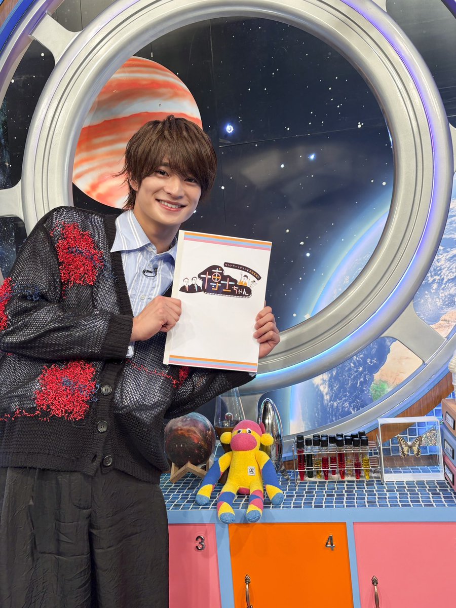 jr_official_X's tweet photo. 今日18:56から放送の
『 サンドウィッチマン＆芦田愛菜の #博士ちゃん 』に
#ACEes より #浮所飛貴 が出演します👦🏻🧡

新企画" 昭和レトロ工場クイズ "に参戦🏭✏️

ぜひチェックしてください‼︎ https://t.co/Rw7yMYHCTA