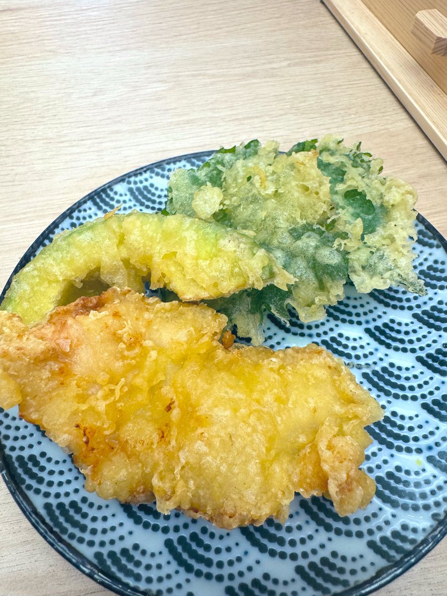kure_na1_'s tweet photo. 昼飯ー！アボカドの天ぷらめっちゃ美味い https://t.co/PlmaJQAsHh