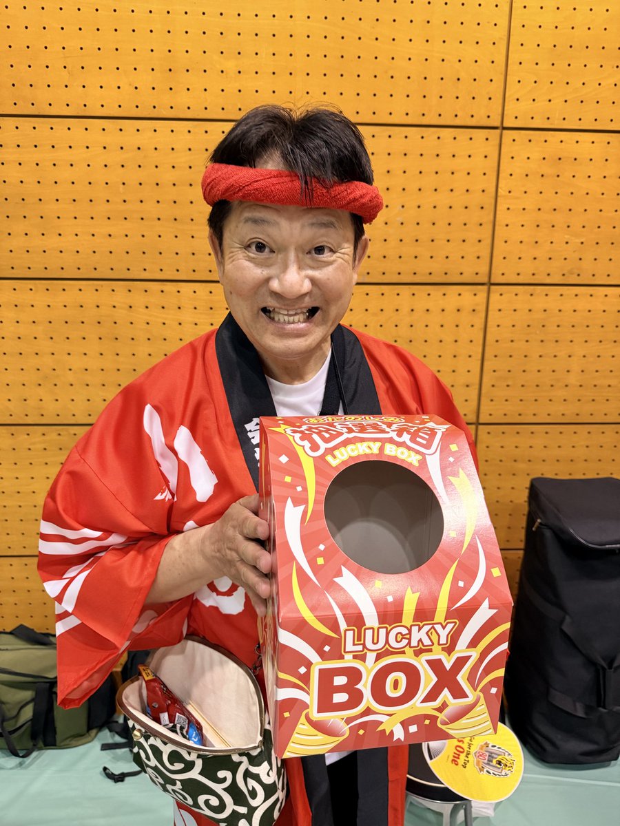 t_pp_e's tweet photo. 今大会からスタート!
「小池のおっちゃん」スタンプラリー✨
会場内でミッションをクリアして
スタンプをゲット‼️
スタンプを集めたら
サイン色紙やサイン入りポスターが当たる抽選会に参加できます。
ぜひ会場を回ってスタンプ集めてください🎵
#九州プロレス #qpro #諫早大会 https://t.co/3X6S5rShWs