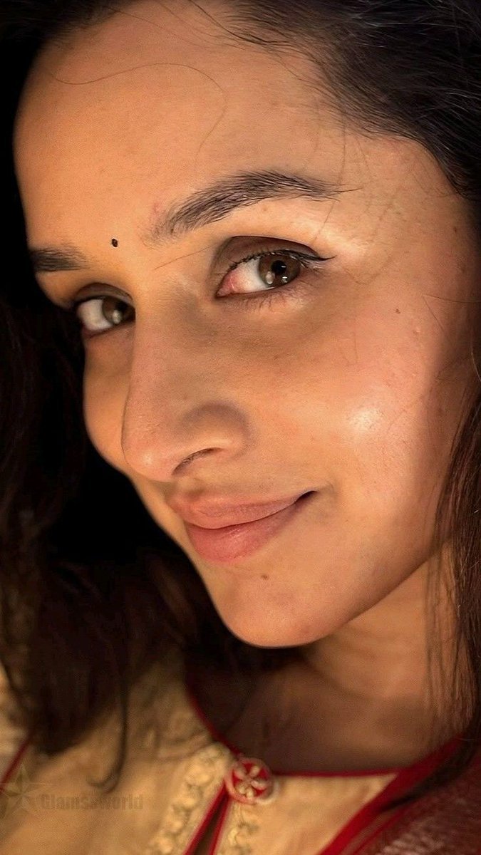 shraddhas__Aa's tweet photo. Serving face like it's a full course https://t.co/57d1kjNGDU