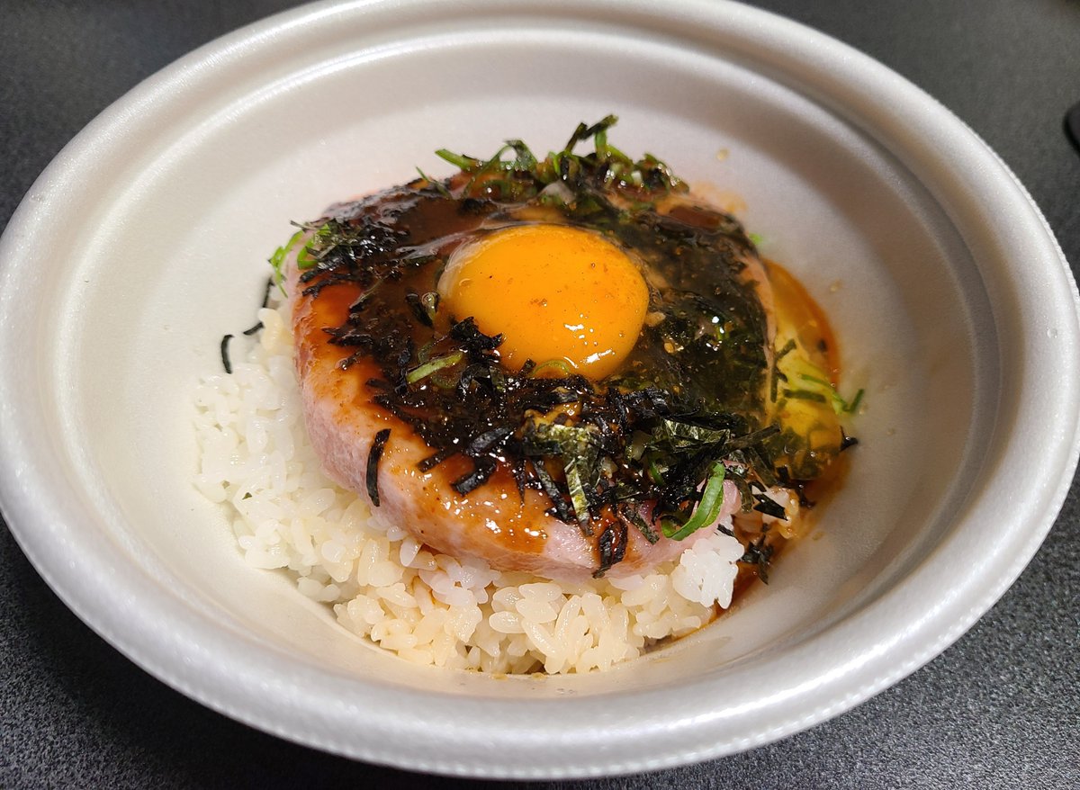 _ein_ein's tweet photo. 連休初日からまぐろユッケ丼をキメることによって良い連休が確定するんですね https://t.co/AQyf0Wp8Uh