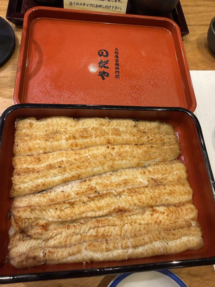 38Vi1's tweet photo. 三連休初日ランチは何かとお祝い時にお伺いしている入谷にある のだやさんです😁
今回はラスボス様の転職祝いです㊗️

うなぎハムとクリームチーズの酒盗和えからスタート^_^
白焼食べて、メインは2種の鰻を2人でシェア✨

どれもこれも、めちゃ美味い😋

ご馳走様でした😆

#入谷鬼子母神門前のだや https://t.co/USO68ckoZl