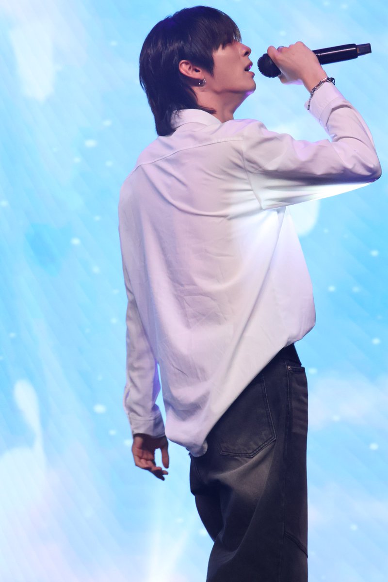 wangseokmog's tweet photo. 二次元オタクに刺さりそうなワンソク
BGMを讃美歌にしたらこれで話作れるやろ https://t.co/5O0neTx4JK