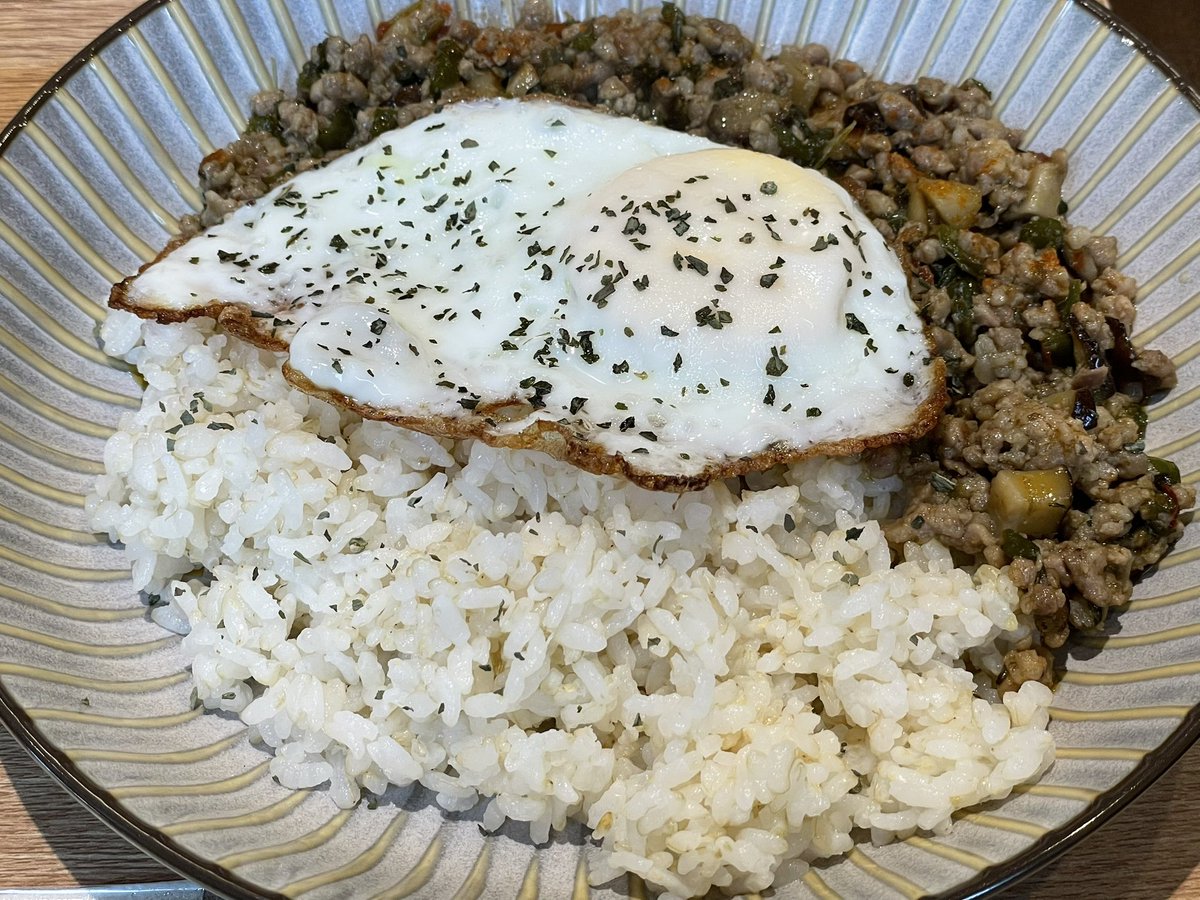 torobutta's tweet photo. 久々にガパオライス食べた。
#Wanderlust https://t.co/KUef4Fi7sr