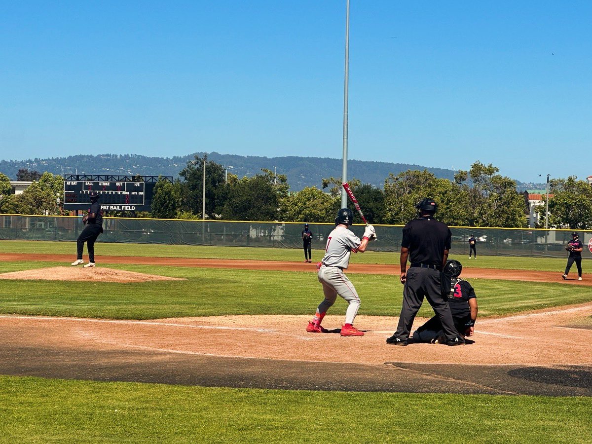 ADeeperLenz's tweet photo. Batter up @SanLeandroHigh @ArroyoHigh 🏆 https://t.co/j1q9bWQ4kz