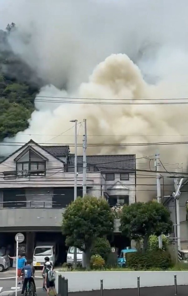 Gt8VUlzRG7buafO's tweet photo. 【火事情報】神奈川県横浜市金沢区釜利谷東3丁目付近 住宅建物から煙あがる火災7月18日 #横浜 #金沢区 #金沢文庫 : ニュース速報あれこれ総合 https://t.co/XTPi1d0Zgx #横浜市 火事消防車サイレン場所出動 https://t.co/DQ0zu1GC2D
