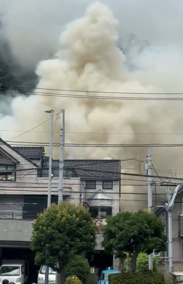 Gt8VUlzRG7buafO's tweet photo. 【火事情報】神奈川県横浜市金沢区釜利谷東3丁目付近 住宅建物から煙あがる火災7月18日 #横浜 #金沢区 #金沢文庫 : ニュース速報あれこれ総合 https://t.co/XTPi1d0Zgx #横浜市 火事消防車サイレン場所出動 https://t.co/DQ0zu1GC2D