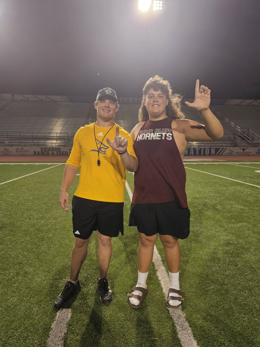 JayceLeist's tweet photo. What a great camp the @JavelinaFB program held today. I loved getting to know some of the players and learning some javelina football. Thank you @coachcarter63 and all the other coaches at TAMUK. Cant wait to catch a game this season.
#Hornets #CPH
@declan_deyoung https://t.co/4B48c3W4El