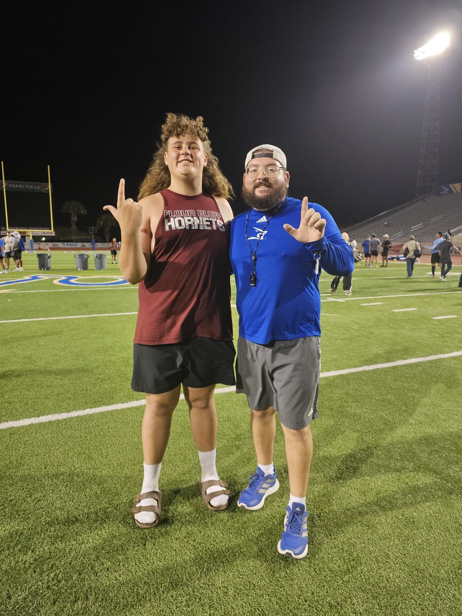 JayceLeist's tweet photo. What a great camp the @JavelinaFB program held today. I loved getting to know some of the players and learning some javelina football. Thank you @coachcarter63 and all the other coaches at TAMUK. Cant wait to catch a game this season.
#Hornets #CPH
@declan_deyoung https://t.co/4B48c3W4El