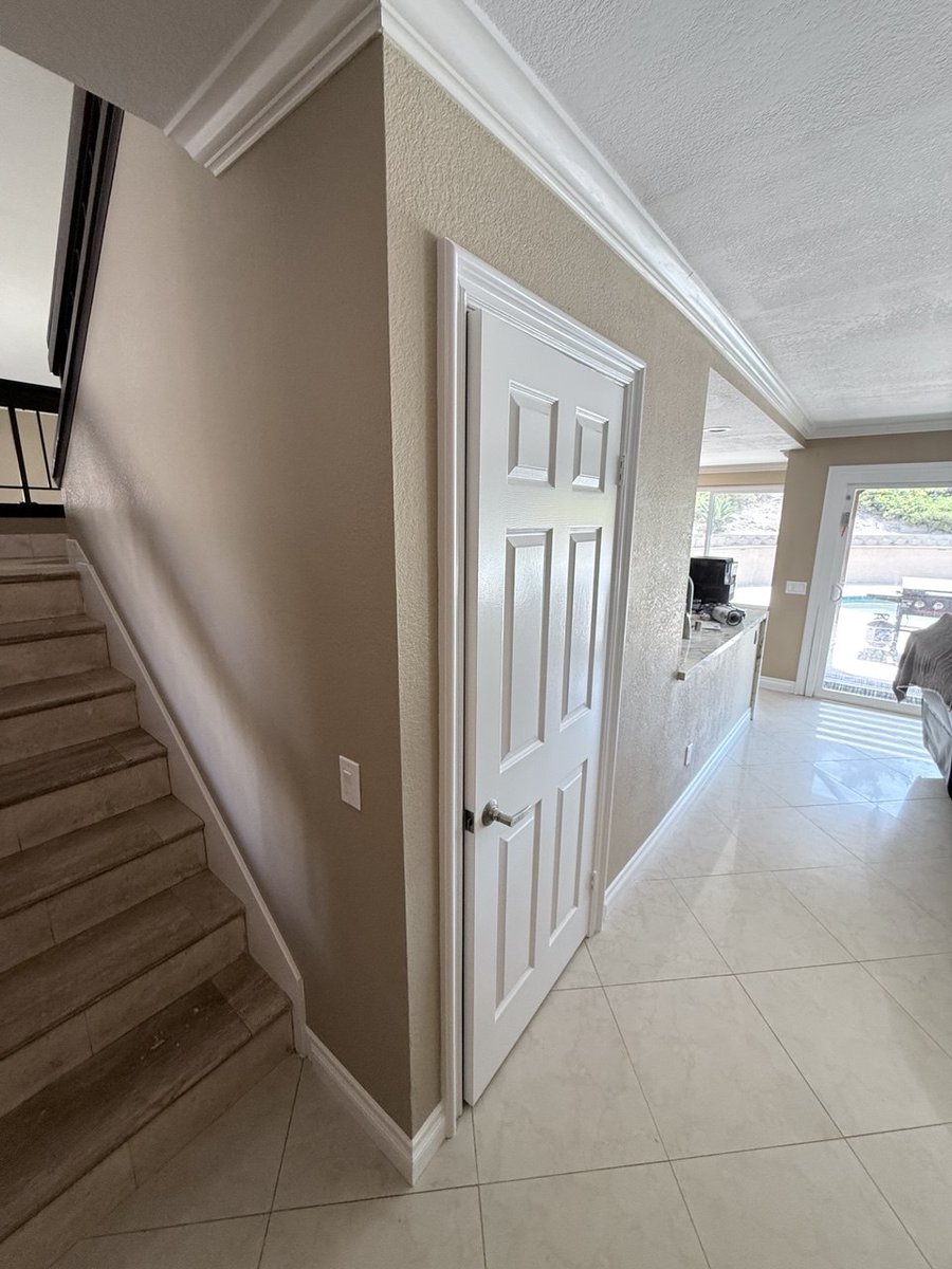 RossPaintingG's tweet photo. Another full interior painting project completed in Newport Beach, CA! 🏡

We transformed the walls, ceilings, trim, baseboards, and heavily scratched doors that had years of damage from large dogs. Instead of replacing them, we restored them to look  new 

#NewportBeach https://t.co/7QLAhyry3h