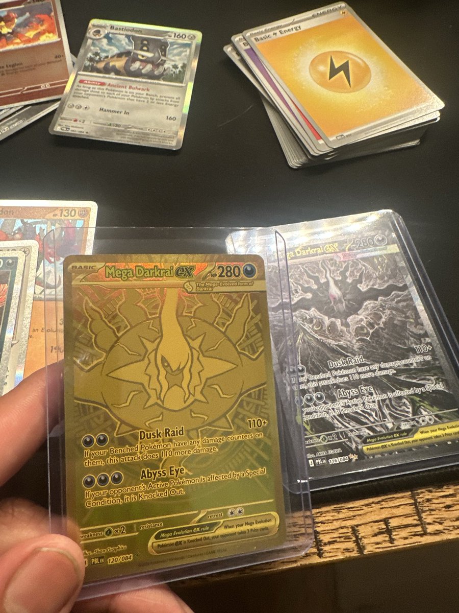 DeAngelLuis08's tweet photo. @Nerd_Gasms One booster box https://t.co/8w7q86qHOf