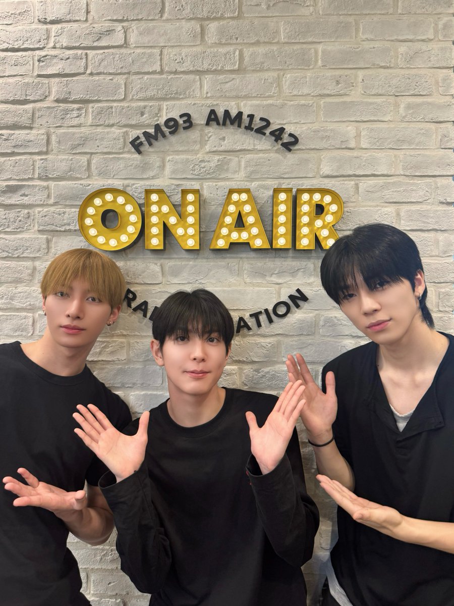 NEXZ_official's tweet photo. #ラブメロ にお邪魔しました！

NEXZの長男🐈‍⬛とワンコ🐾と可愛い末っ子🦦がお世話になりました！

ありがとうございましたー！

#NEXZ
#Hellmate #NEXZ_Hellmate https://t.co/rztWUIegbf