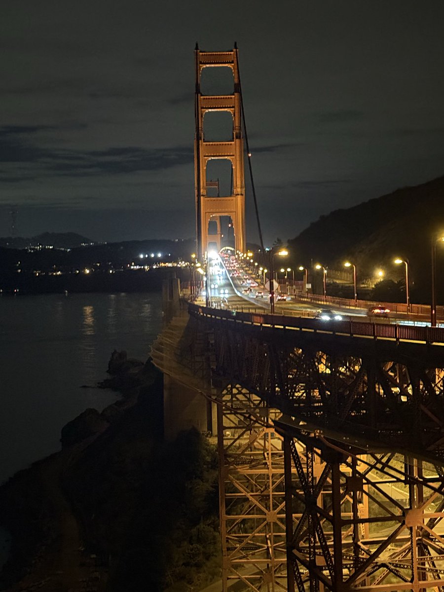 onlyyvanss's tweet photo. #citybythebay #sf https://t.co/AfJeWfbS3K