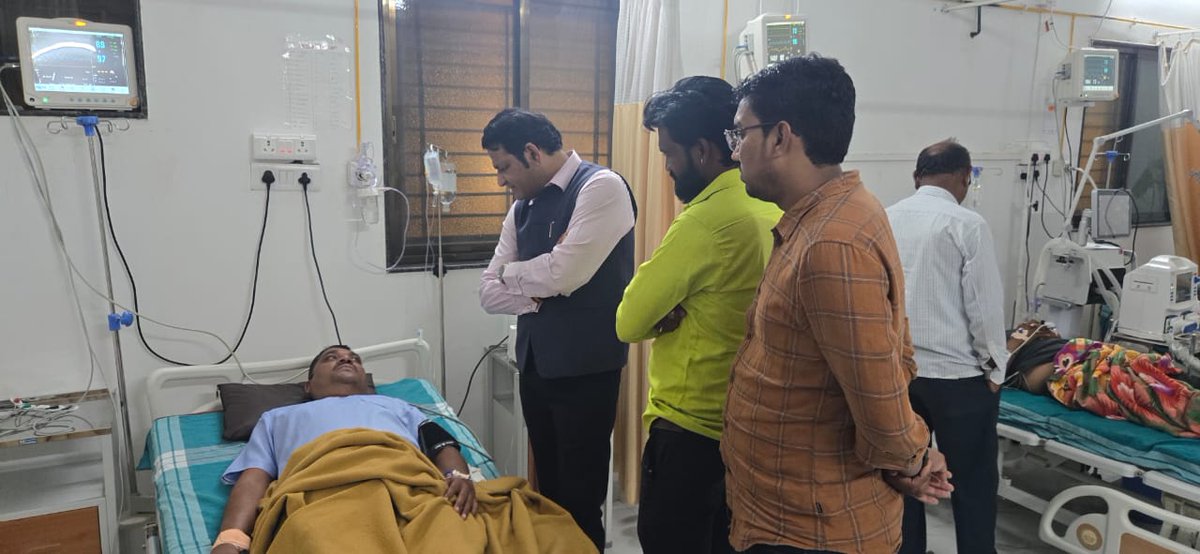 RajuPatilRaje's tweet photo. काल काथा येथील माजी सरपंच श्री. किशोरभाऊ देशमुख यांच्या तब्येतीची विचारपूस करून, त्यांना लवकर बरे होण्यासाठी धीर दिला.
#भेट #Bhet #तब्येतीची_विचारपूस #getwellsoon #वाशिम #WashimCity #वाशिम #RajuPatilRaje https://t.co/Eq7A6VTCzN