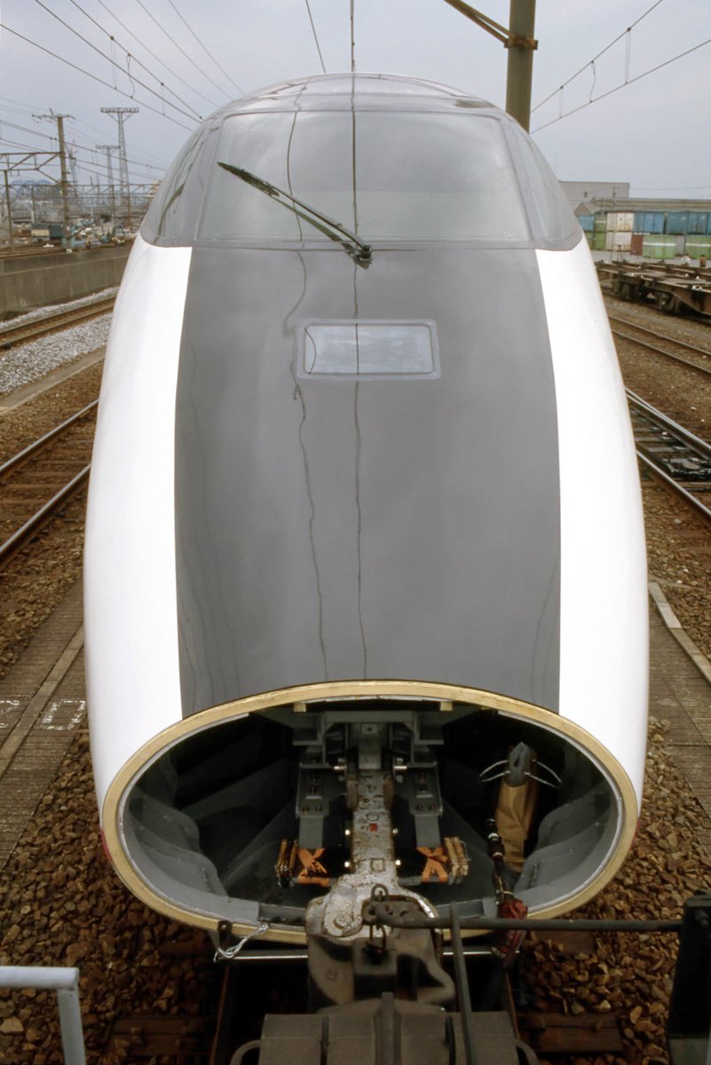 Syas's tweet photo. E3系試作車の甲種輸送時の連結面
 #これよりレアな鉄道写真をあげたやつが優勝 https://t.co/V7cLv6ODvQ