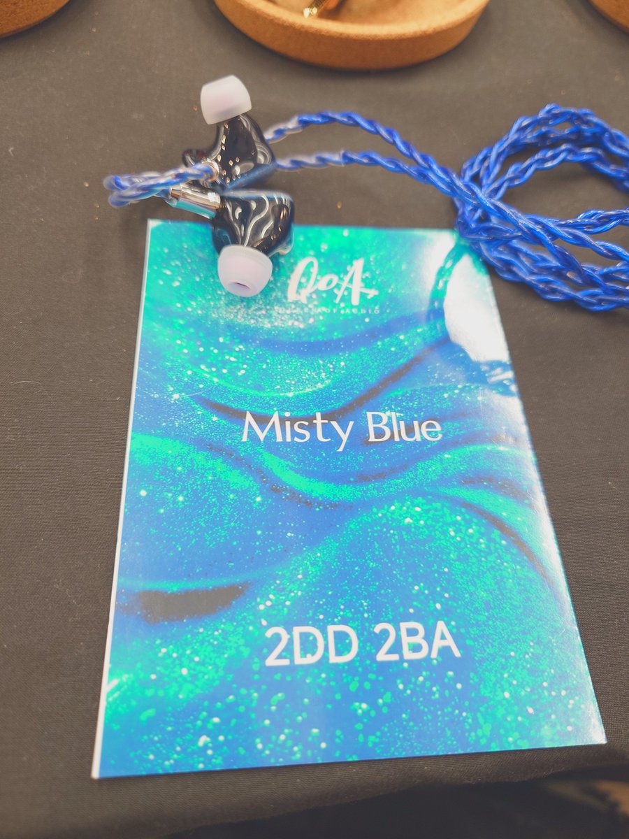kohan1976's tweet photo. QoAのMisty Blue、2DD2BAのマルチドライバーながら音の繋がりが自然で聴きやすい音。
場合によってはちょっと高音が刺さるかも…?ほとんど気にならないレベルだけども。
単純にワイの耳が劣化して高い音が聴き分けられなくなってるだけかも…w😅
#QoA #PR https://t.co/zK32cePt9l