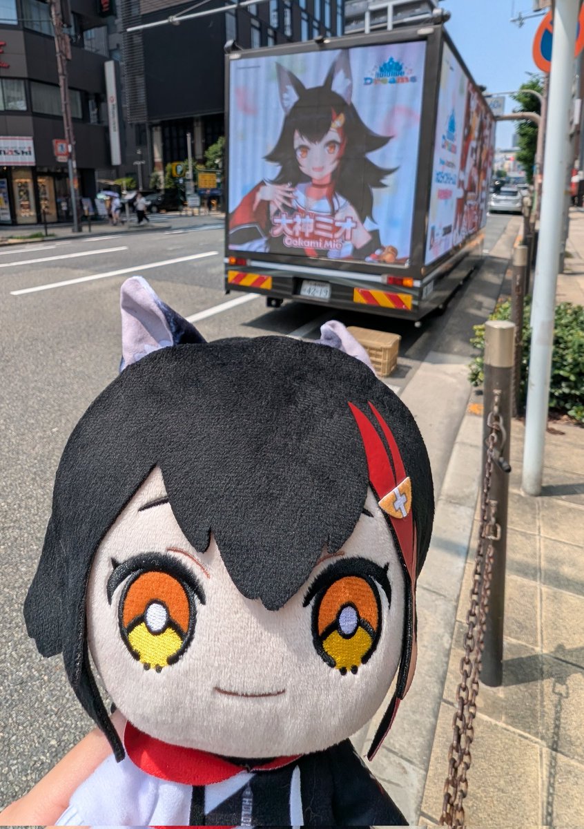 Tomosibi_VA's tweet photo. 止まっている時に撮ってきました
今は通行ルートが見えるスタバで休憩中
#ホロドリ https://t.co/dfA7atqnij