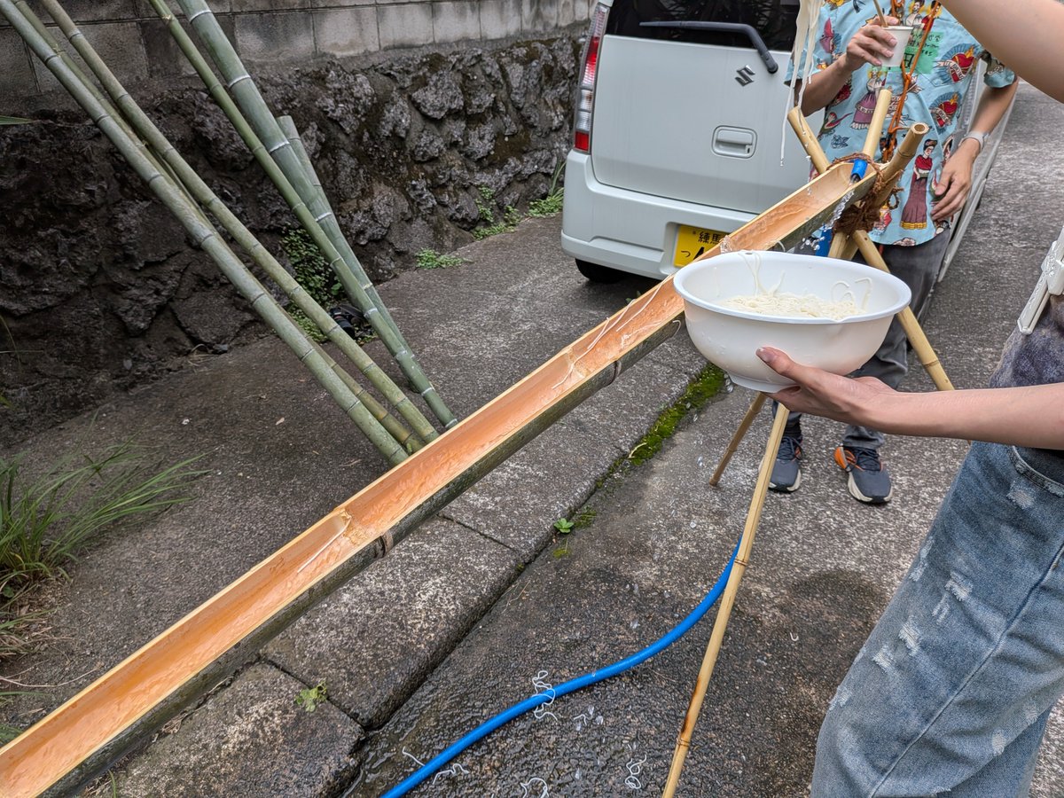 mawata0's tweet photo. 見たことない調味料で魔改造流しそうめん https://t.co/3QXiKjAjFL