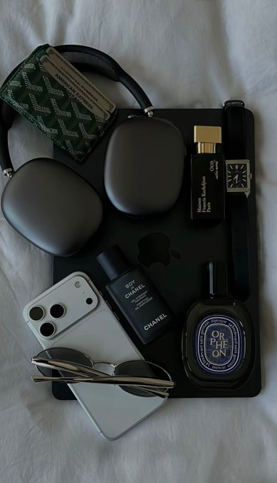 GentlemenxStyle's tweet photo. Forget the noise. This is all a modern man wants. https://t.co/wg5fM6hveS