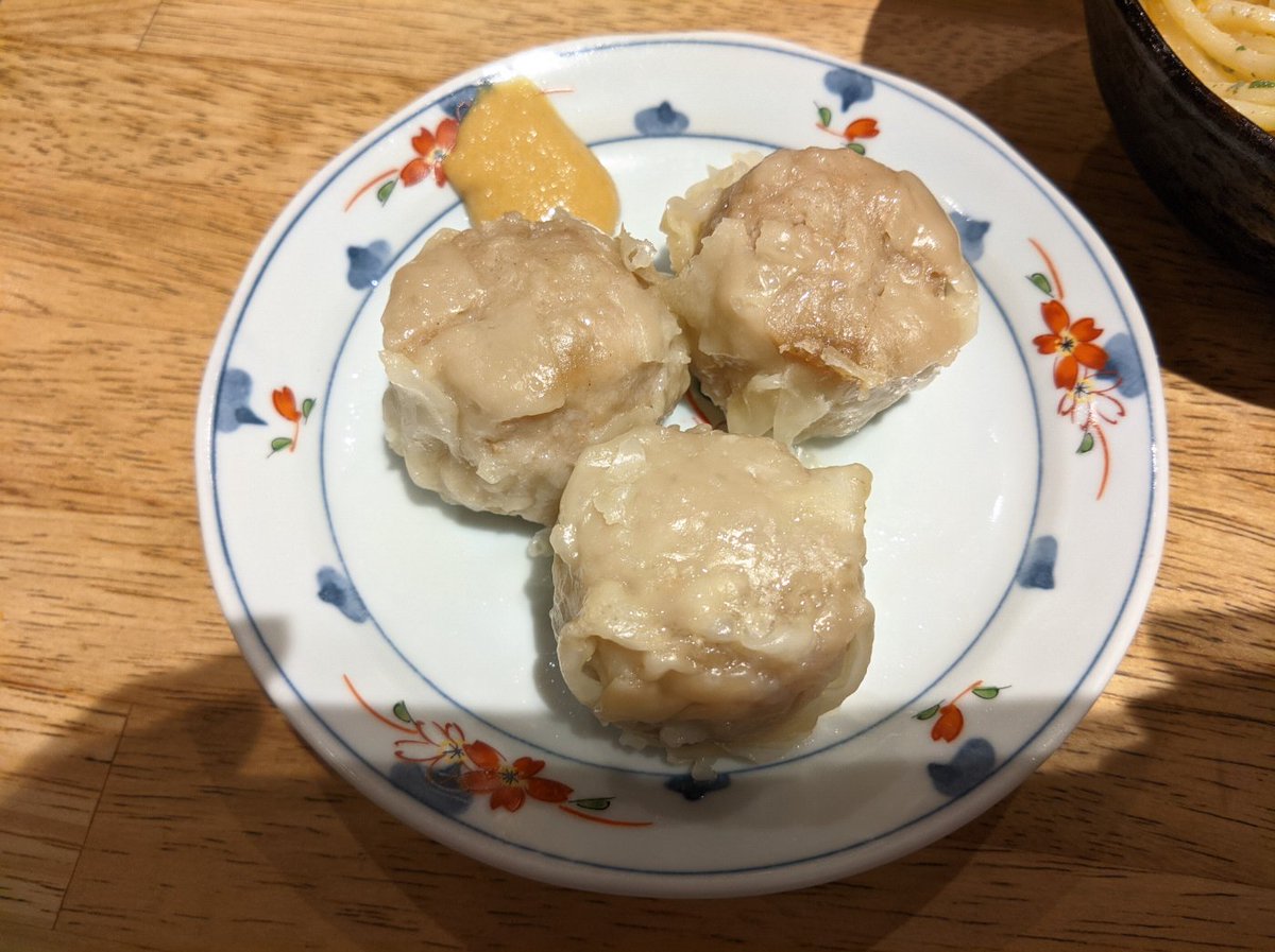 tsukitosake's tweet photo. 京橋の「リンカーン食堂」訪問
連休前👍️
おすすめに豚焼売あった！
とり唐揚げは今日はハズレかな🥹
うるさいチンパンジー集団がいた。店員さんに注意されてたけど、それでも手叩いてたわ。退店させたったらええのに。
#大阪 #京橋
#立ち飲み #リンカーン食堂 #シンバルを叩くチンパンジーのオモチャ https://t.co/fQKxMgGZyg
