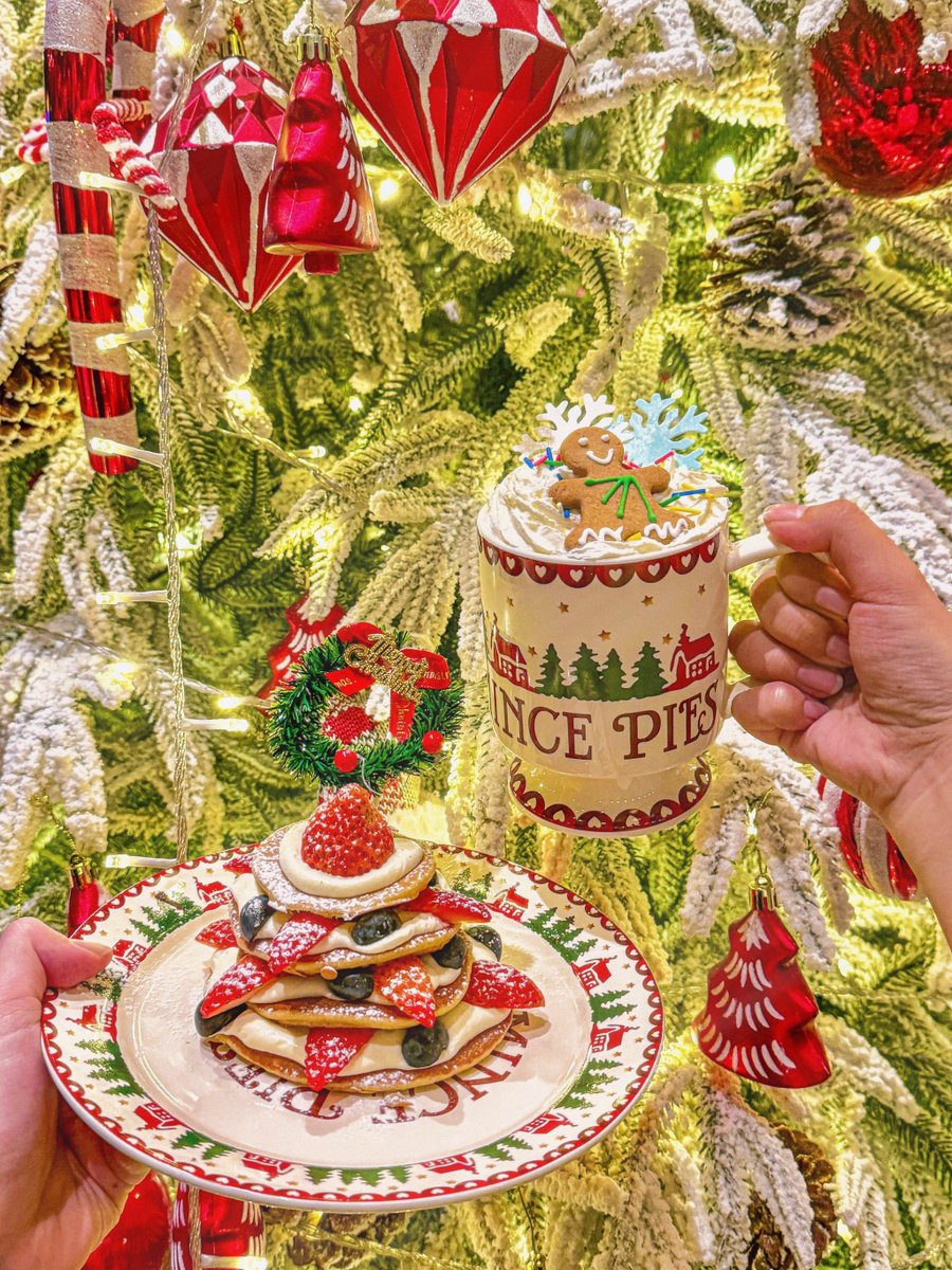 ehdbs1252's tweet photo. Festive Feast Alert! Our Christmas Special Dinner: Honey-glazed ham, cranberry sides, and spiced eggnog for the holiday season. Reserve your spot now! https://t.co/o14x2nsuFZ