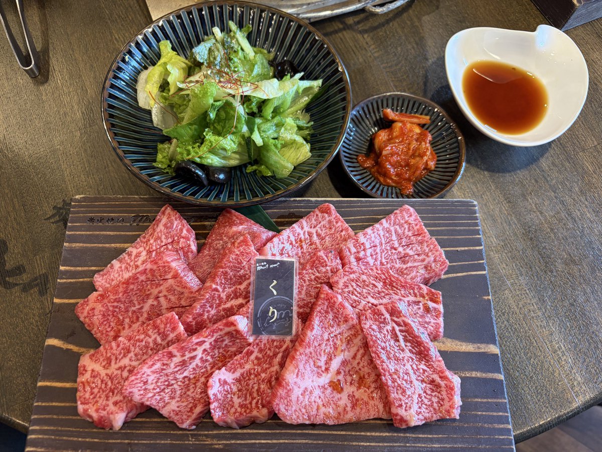 YOSHIKA05998184's tweet photo. 山形滞在を1日延長して、
最終日のランチはMeat Meetさんで
焼肉ランチ🥩

帰る日のランチの定番です😋

#山形 #焼肉 #yamagata #meatmeet #yakiniku https://t.co/FWbYYfs2Ot