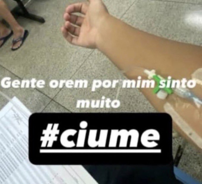 lottbenyapa's tweet photo. ninguém avisa como é difícil namorar mulher bonita https://t.co/qwWZ7vRi36