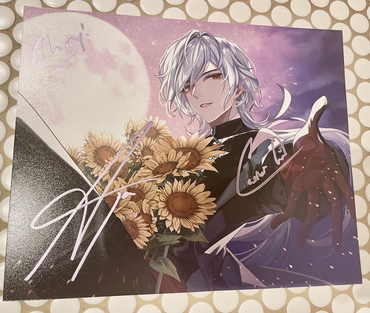 _cherryffxiv_'s tweet photo. I was so fortunate to meet the man behind the reaper today..! I was so starstruck and shy I couldn’t say too much, but he was so lovely and kind, I was so grateful for the experience 🥺🩷❤️ and the little soul ghost he drew was so cute😭😖 https://t.co/SOGx4h9tyL