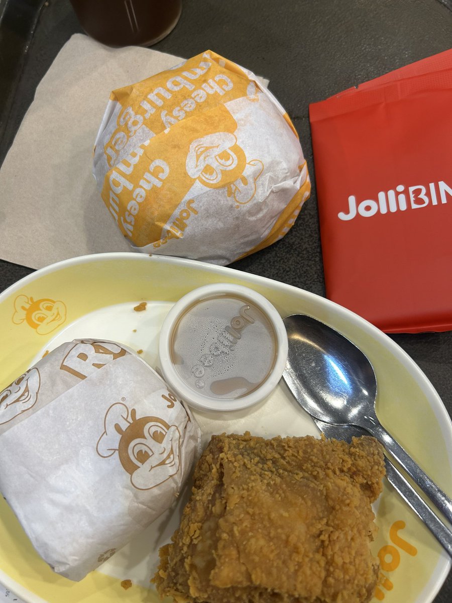 iamvirgo_28's tweet photo. Lord maytag Aiah nani para makahunong nako hahahaha
#AlterCebu #alterCebuMandaueLapuLapu #altercebuph #cebualter #AnonymousCebu #jollibee #jollibini #bini https://t.co/hPKNk1RlgB