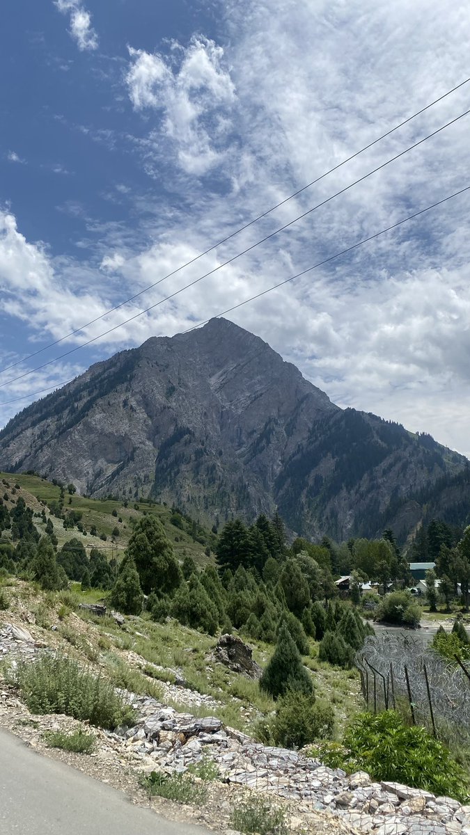 danishshafi49's tweet photo. of mountains and valleys, rivers and fields, trees and rocks,
of borders unjust, conflict and separation, the abnormal normal! https://t.co/x0kqfCofG7