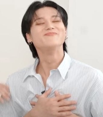 realmspinner's tweet photo. Cute and silly mctz &amp; w00san AU: Wy was broken up with.  He’s heart broken and has been wallowing for weeks and Hj can’t stand it.  He takes Wy out to a bar and tells him today is IT.  Drink it off, then be done with it.  Unfortunately, Wy gets a little too drunk and spots https://t.co/XMbVCO7XsD