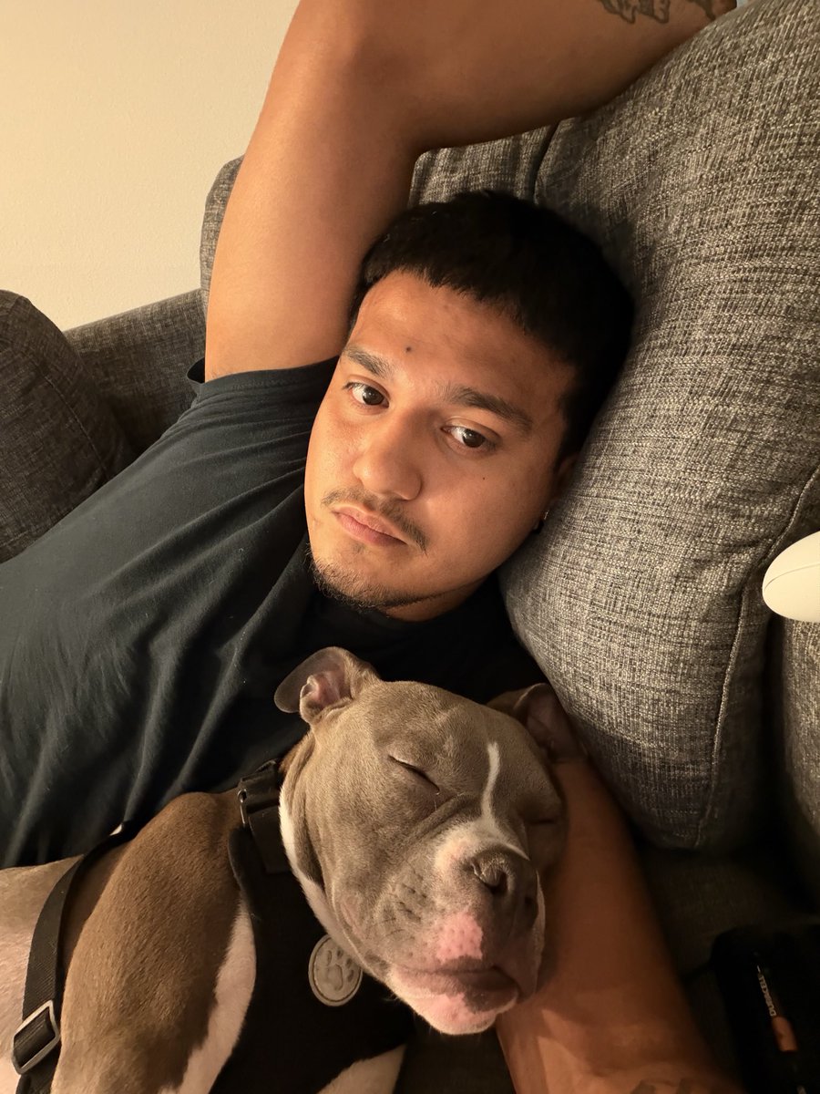 B24NK3's tweet photo. Me and kaiju 🦍🥶 https://t.co/NAyZdhDjBe
