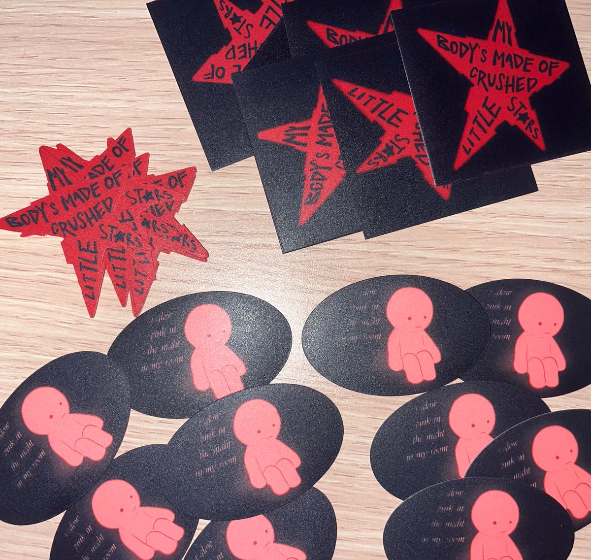 hex334455's tweet photo. freebies for mitski today WOOOOOO https://t.co/c0VPAyOQ5J