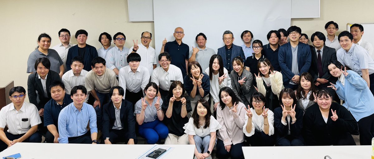 sumiko_0329's tweet photo. 昨日は上半期の各部署の振り返り発表会&amp;納涼会でした。変化が激しかったこの半年ですがどの部署も頑張ってくれました。納涼会ではMVPの表彰がありサプライズもあったりと、、いい1日でした✨ https://t.co/BClnnCB1FG