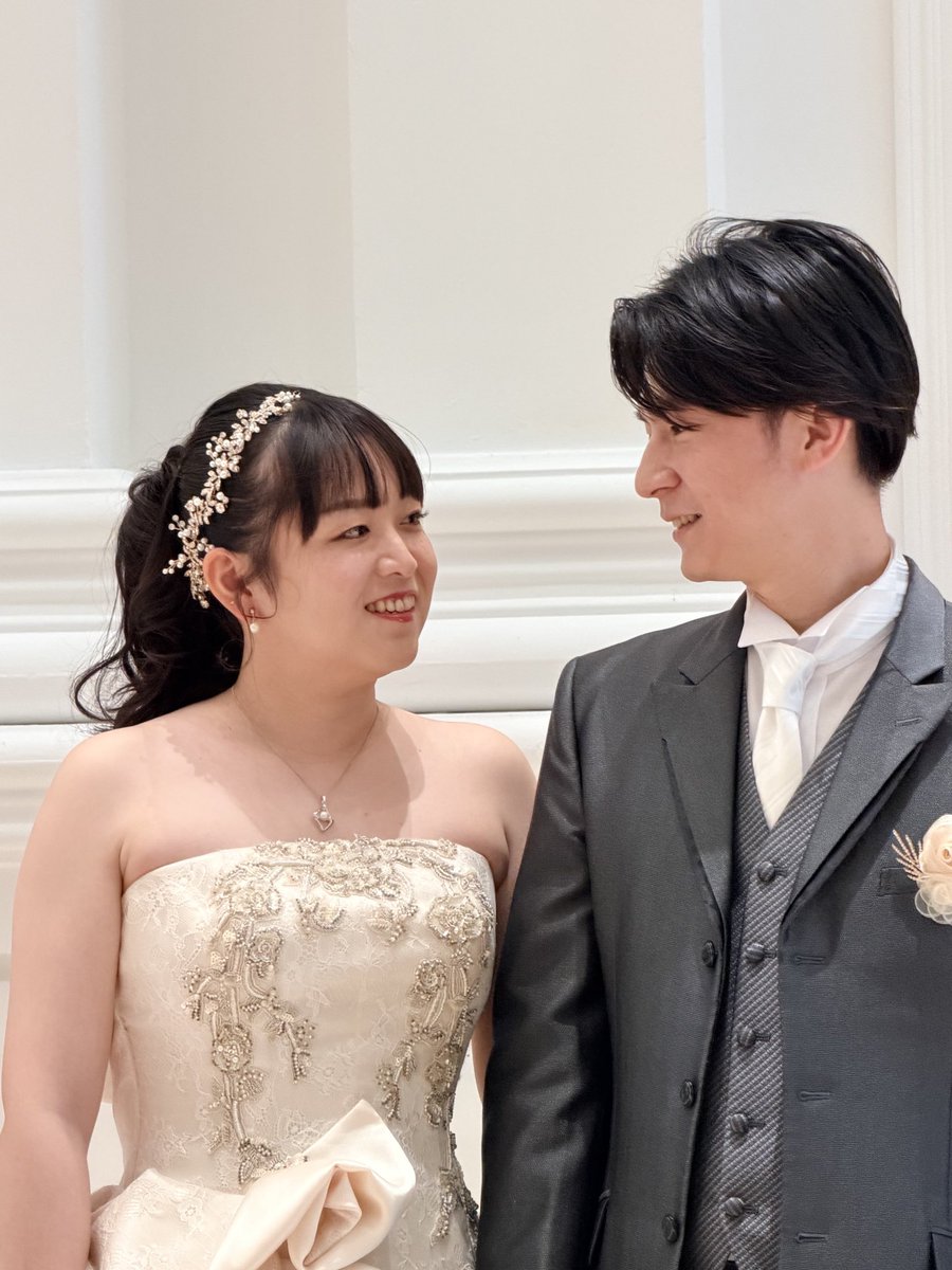 09xKamite's tweet photo. そういえば台湾での婚宴の写真を載せ忘れていなたなぁと今更。高鐵台中站の近くの臻愛花園飯店というところでお世話になりました。日本からの友人や、親族親戚含めて100人以上の、日本では最近見ない規模でしたが、わいわい楽しく無事終了しました。それにしても桌上禮の設置自分でやるのおもろいな笑 https://t.co/0VdNsOAMXX