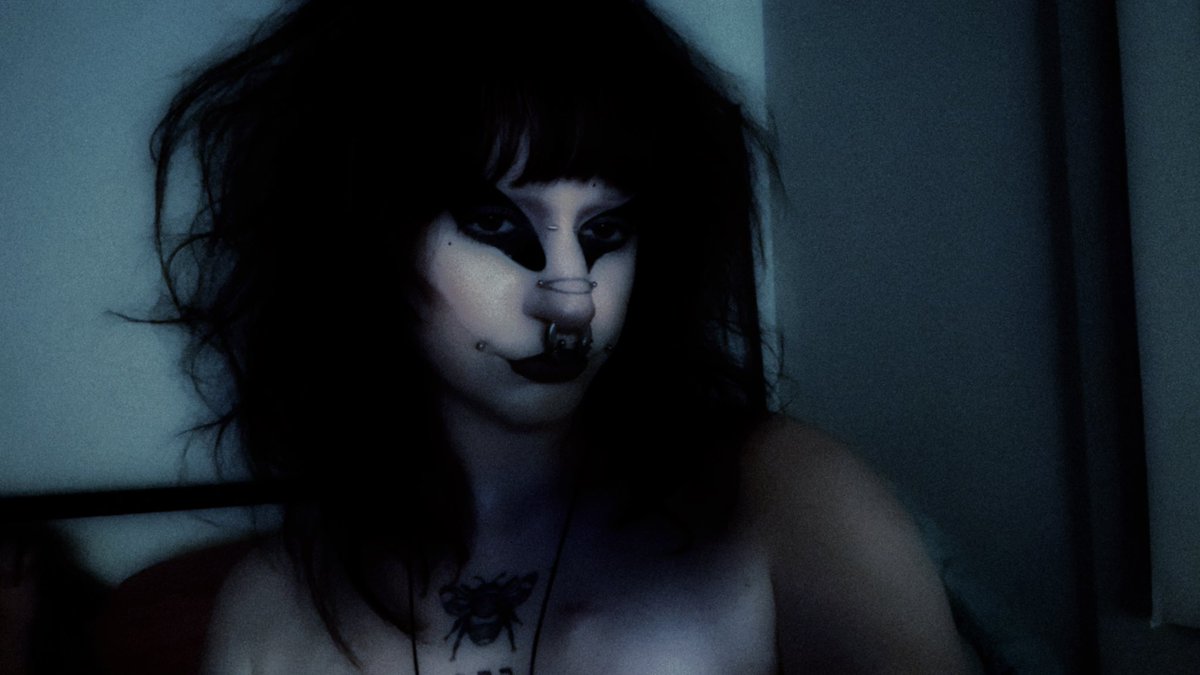 Xistentialbunny's tweet photo. Goth 4evaaa https://t.co/auOsGdnw6P