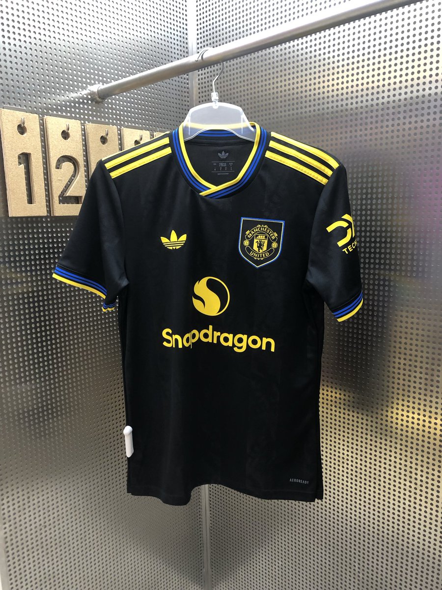 Mayahryn's tweet photo. Temen temen yang masih nyari jersey bisa beli di aku yaaaa, yuk mumpung masih ada walaupun size udah ga lengkap di tanya dulu aja.. biar target aku ke kejar nih xixixi IDR 1.200.000 https://t.co/QiDoREYqW6