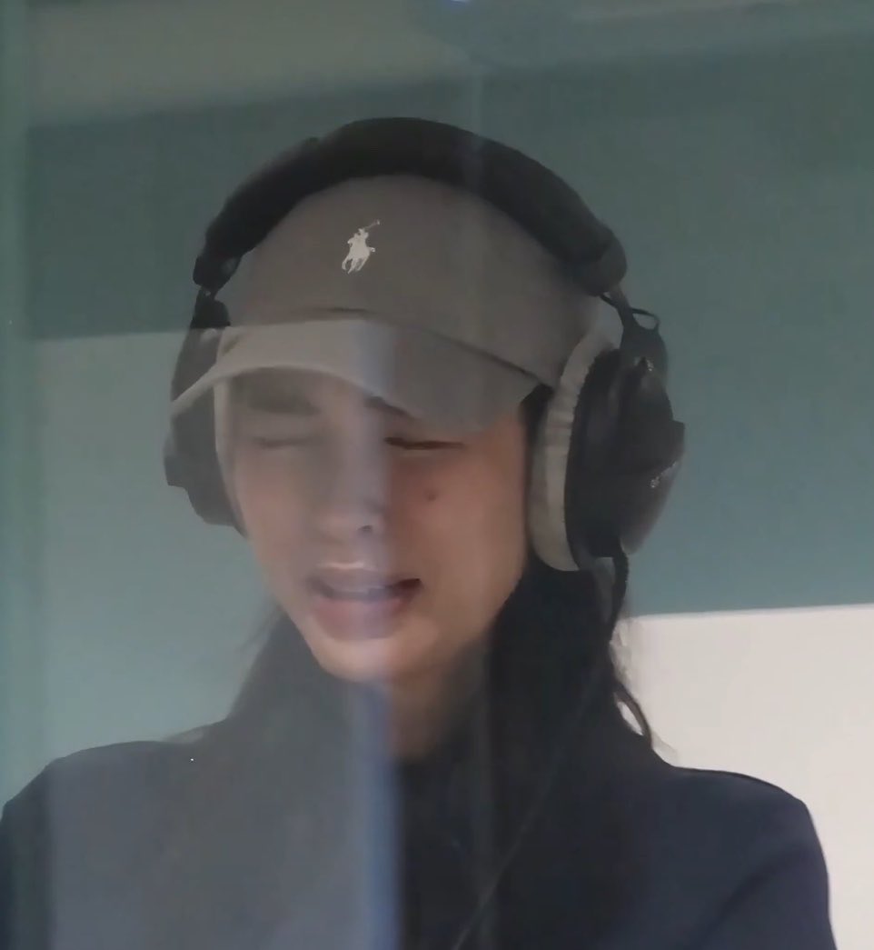 KMayaKwangbae's tweet photo. พลังลูกชิ้น อัดเพลง 5-6ชม 55555555555555 https://t.co/ayKmsAwaEq