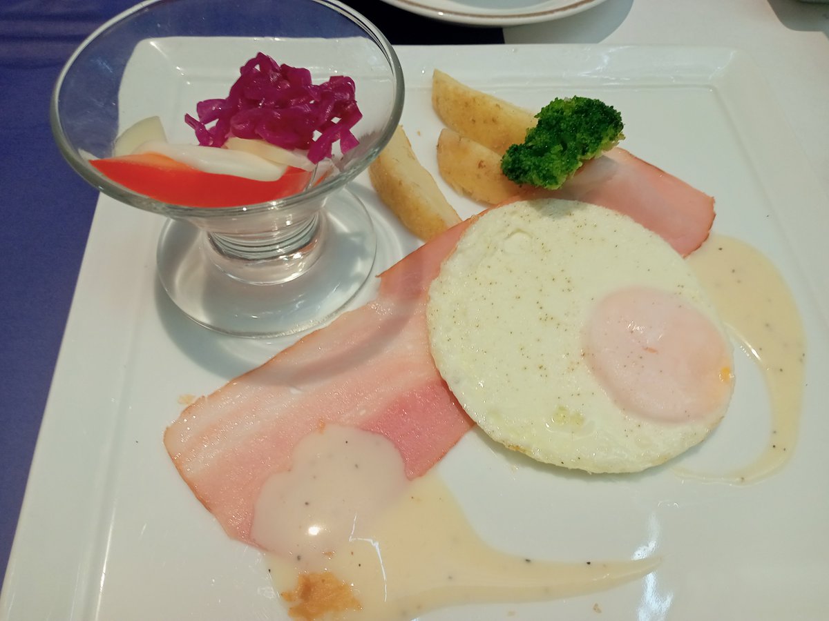 ichihara_3298's tweet photo. パンをたくさん食べたい気分だったので今日の朝ごはん兼お昼ごはんはパン食べ放題のお店に行きました🥐🍞 https://t.co/fY1vjAT1r9