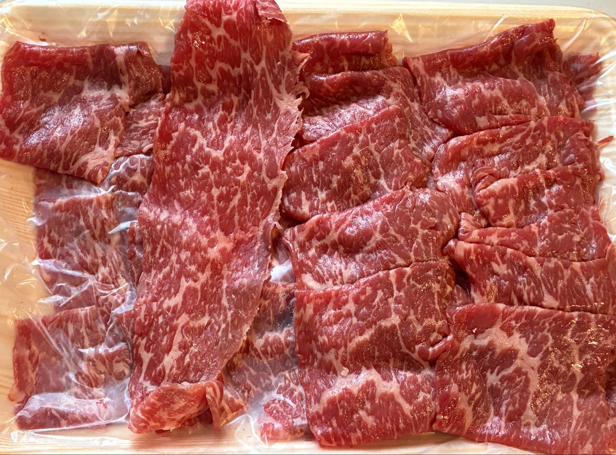 bocu_'s tweet photo. 肉工房なかむら様 @NikukoboNKMRから、黒毛和牛赤身切落とし400gをギフティングしていただきました！ありがとうございます❤️
切り落としって何だっけ？ってくらい、厚みが均一で、丁寧にたたまれ、綺麗に並べられているお肉😍
肉の味をしっかり感じるプレミアムな牛丼になりました✨美味しすぎた😋
#PR https://t.co/0GkGNWgNYm